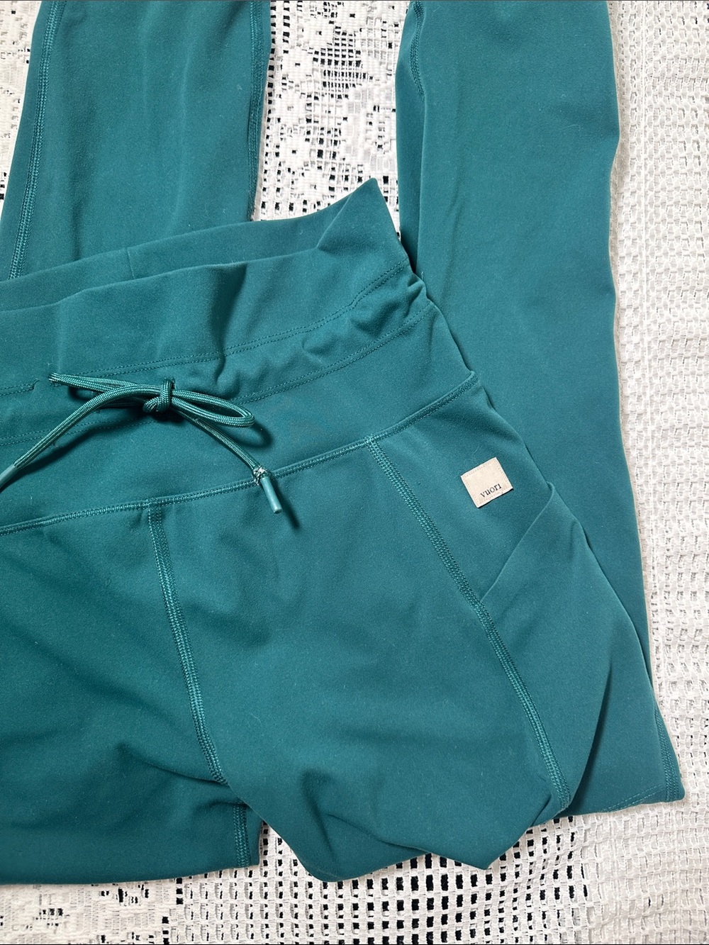 Vuori Daily Pocket Leggings - Picture 2 of 9